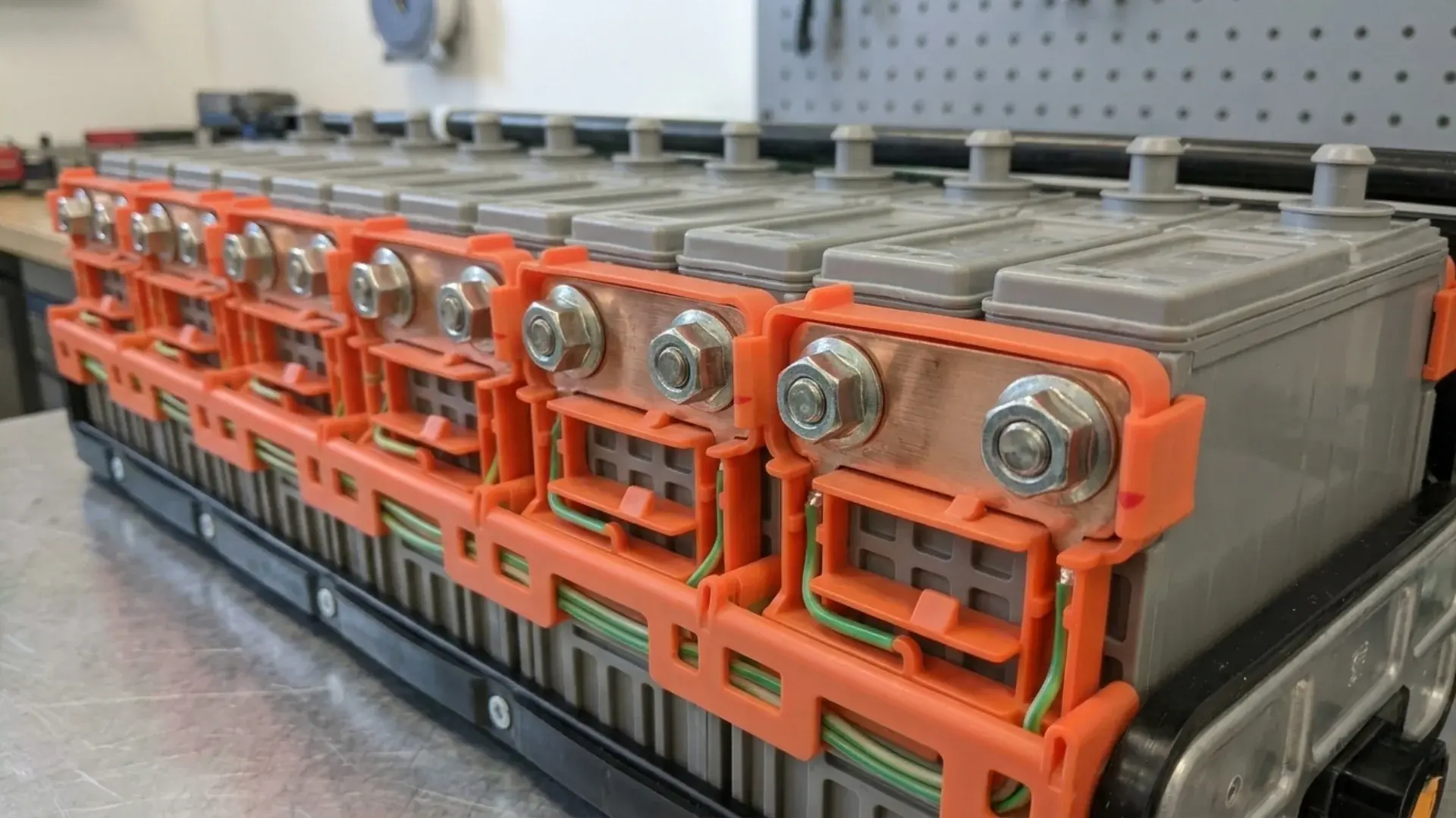 Hybrid battery busbar cleaning and debris removal — Hybrid Battery Solutions Bay Area